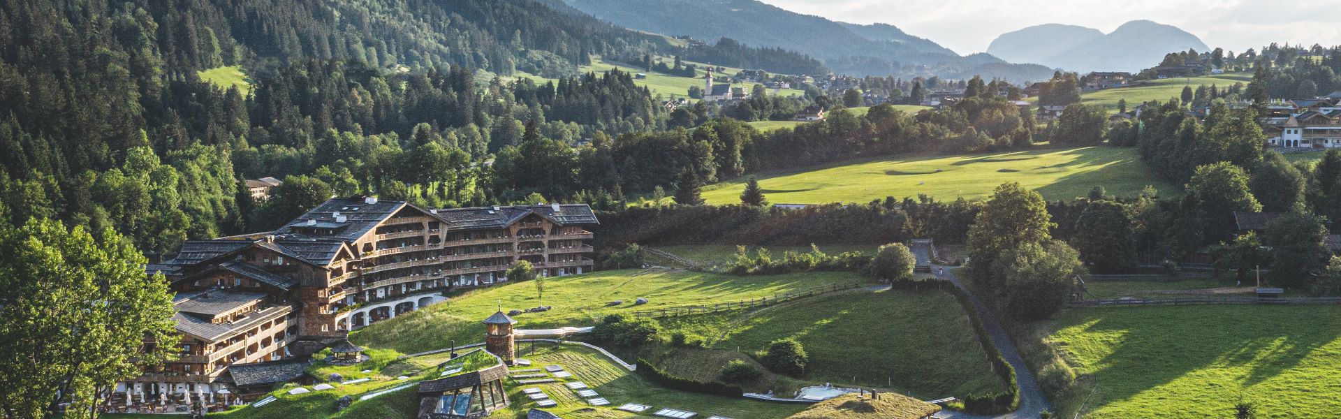 <strong>Das Resort</strong><br><br>Mit dem Stanglwirt-Lageplan erhalten Sie einen genauen Überblick über alle Bereiche in unserem Bio- und Wellnessresort...