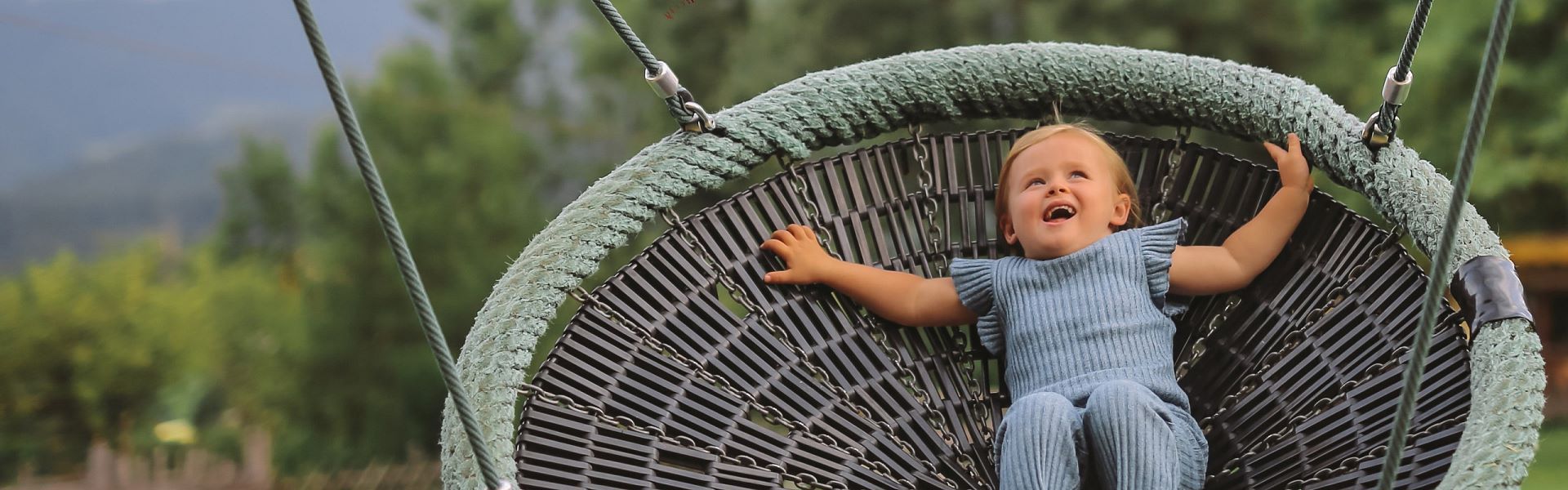 <strong>Kinderbauernhof</strong><br><br>Ein 200 Jahre alter wunderschöner Bauernhof steht hier ausschließlich für die jüngsten Gäste des Hauses bereit und lädt zu einer abenteuerlichen und vielfältigen Entdeckungsreise...