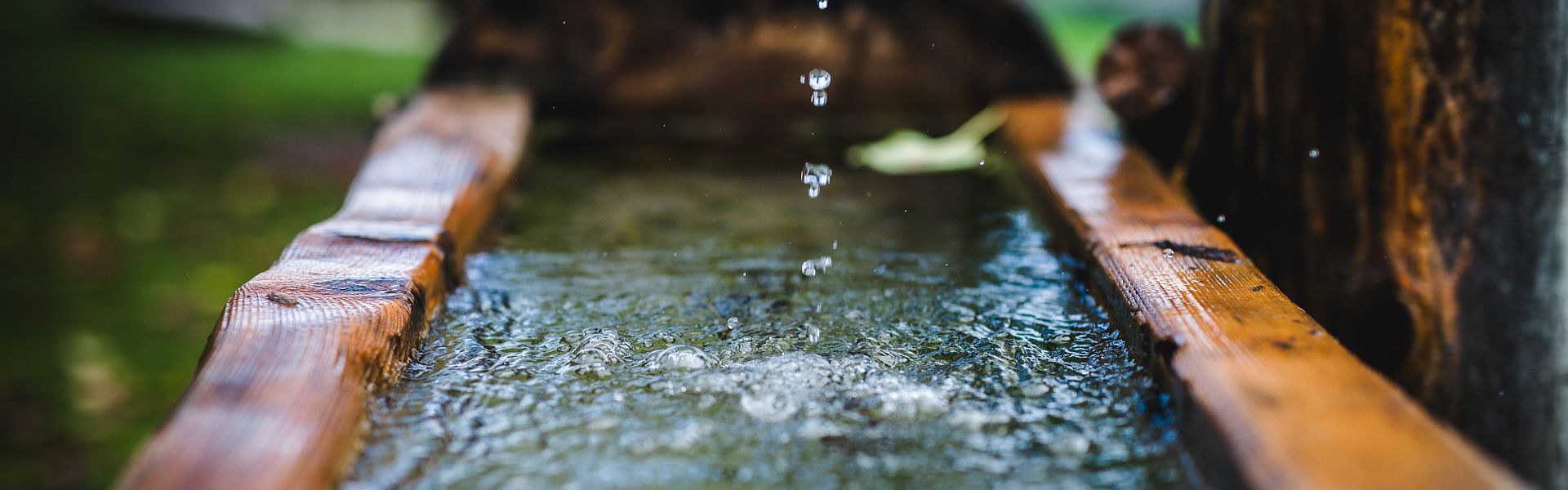 Bei Komfort und Gemütlichkeit wird im Stanglwirt nichts dem Zufall überlassen. Jeder Umbau, Ausbau oder Neubau erfolgt auf Basis der baubiologischen Stanglwirt-Philosophie und erfüllt höchste Kriterien der Nachhaltigkeit.