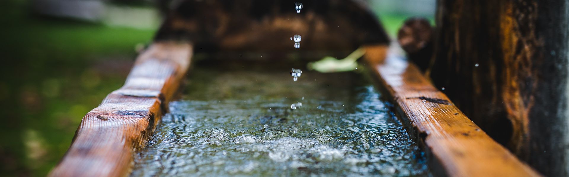 <strong>Höchste Wasserqualität</strong><br><br>Das Wasser aus unserer Kaiser-Quelle spendet als erfrischendes Elixier neue Energie und aktiviert die Lebensgeister...