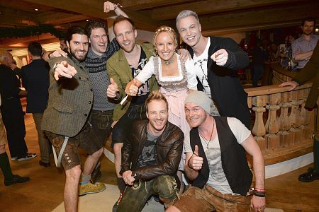 Maria Hauser mit den Jungs von voXXclub