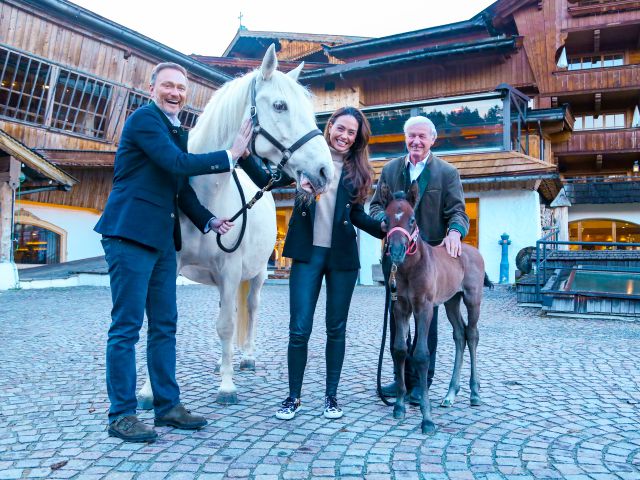 Christian Lindner & Franca Lehfeldt mit Fohlen Tosca