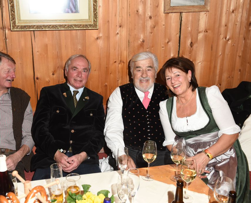 Magdalena Hauser mit Hias Leitner, Karl Schranz und Mario Adorf