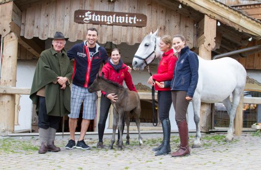 Wladimir Klitschko mit Fohlen Conversano Samira